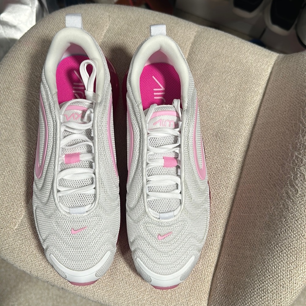 Nike shoes new